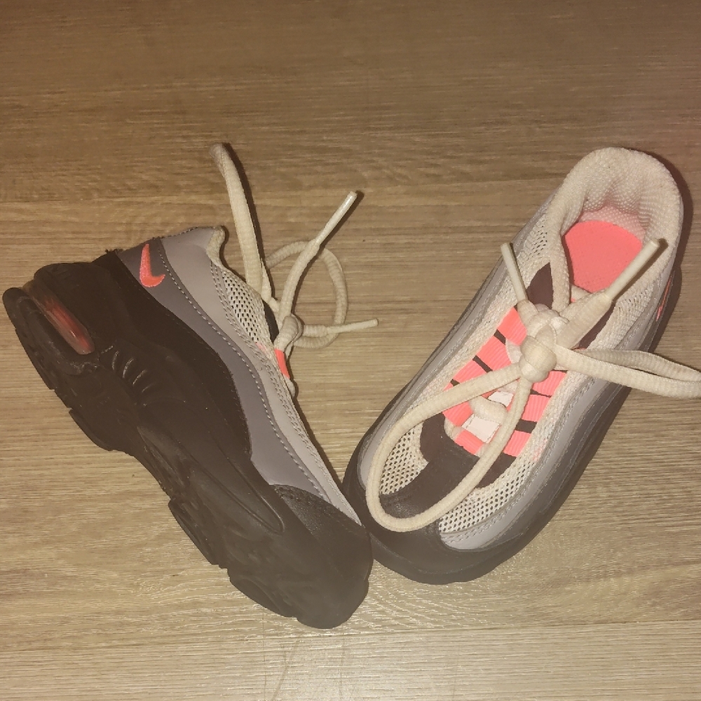 Nike Kids Sneakers in Gray and Pink